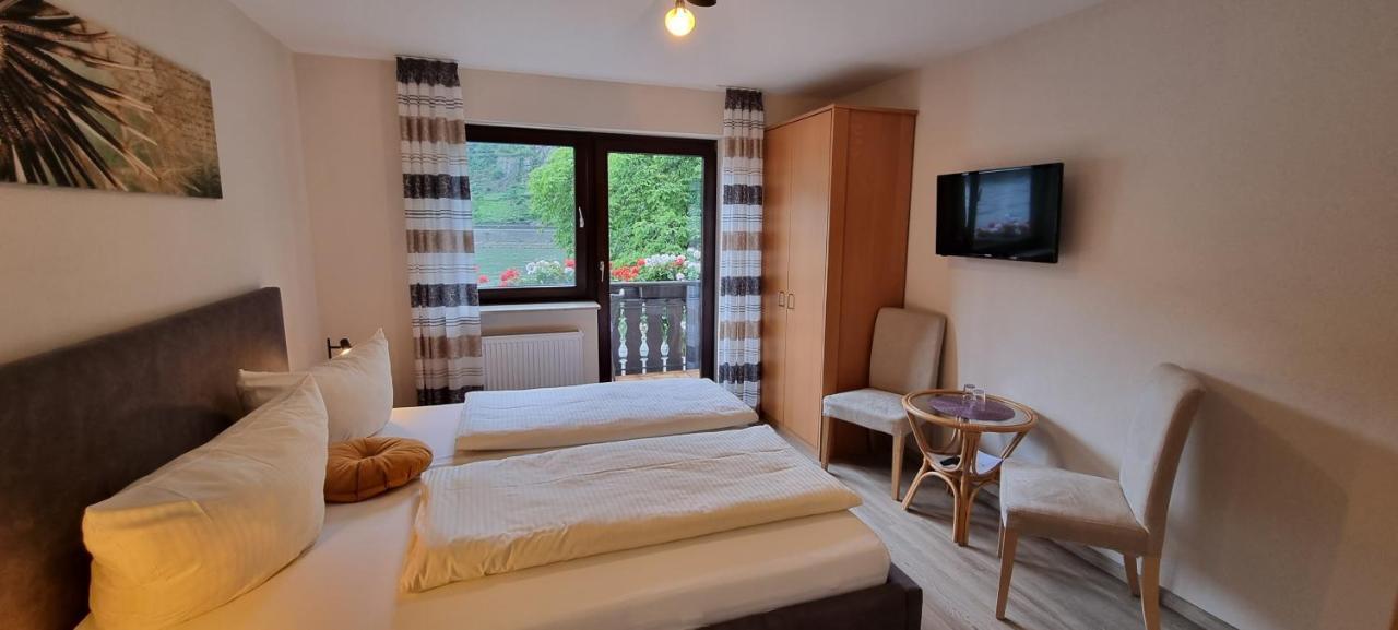 Pension / Ferienwohnungen Scheid Kestert Экстерьер фото