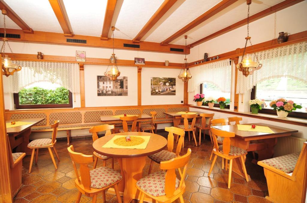 Pension / Ferienwohnungen Scheid Kestert Экстерьер фото